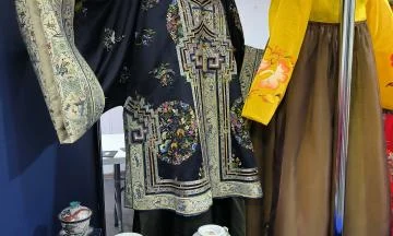 Открытие уникальной выставки "После чая – на душе лето"